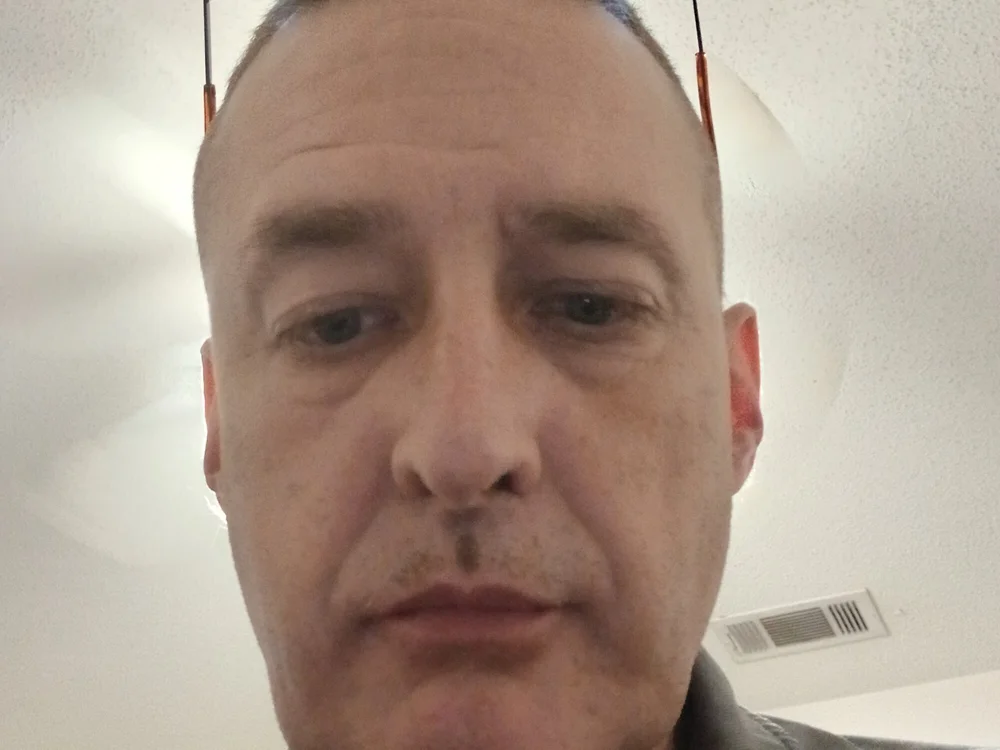 חדר צ'אט לא מקוון של PledgedNeed