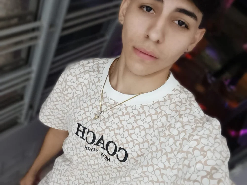 Offline XXX chat modela ansel_26