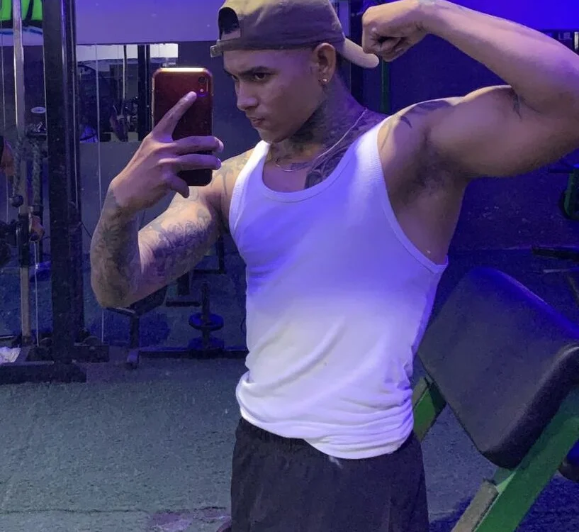 Chat +18 off-line de tyler_bell_