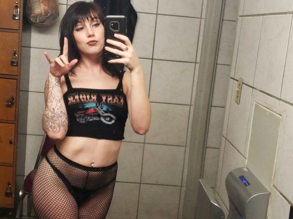 Athena555's Offline XXX Chat