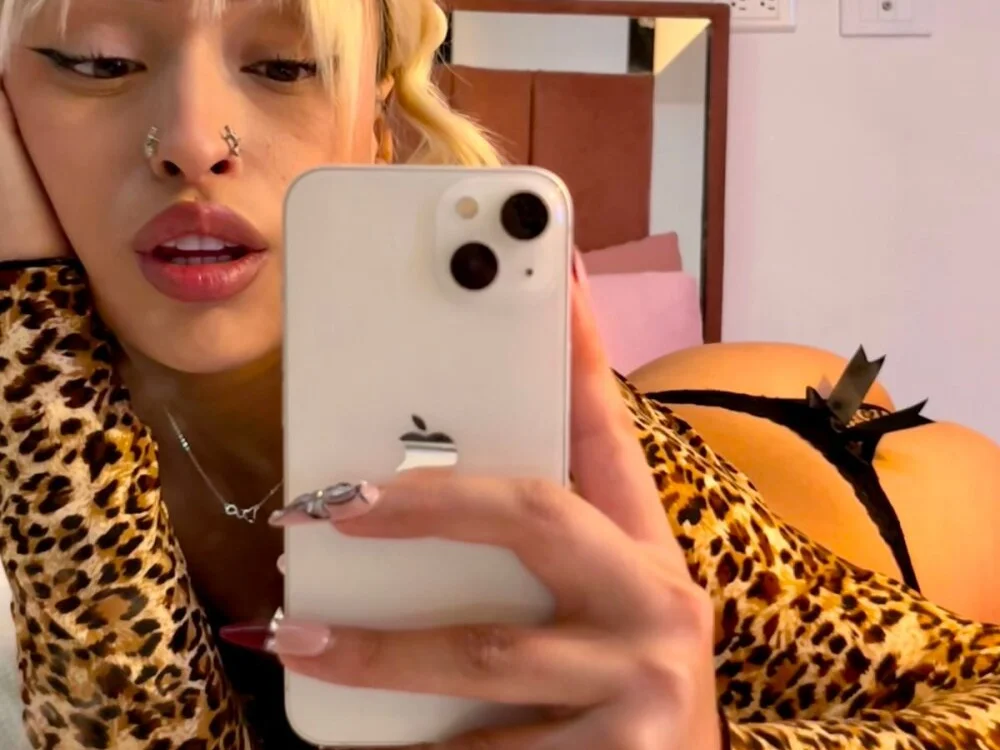 _AbbyIce offline XXX-chat