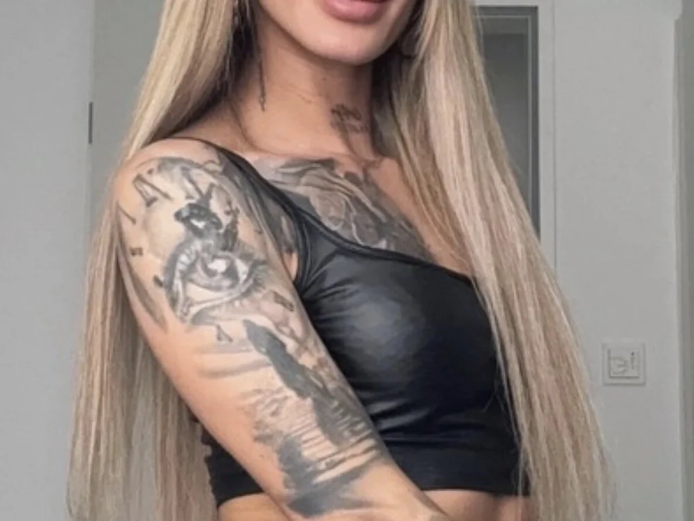 Andreeaa18's Offline Chat Room