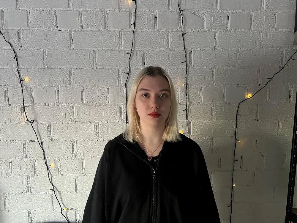 JaniceEnglin Adlı Modelin Çevrimdışı XXX Sohbeti