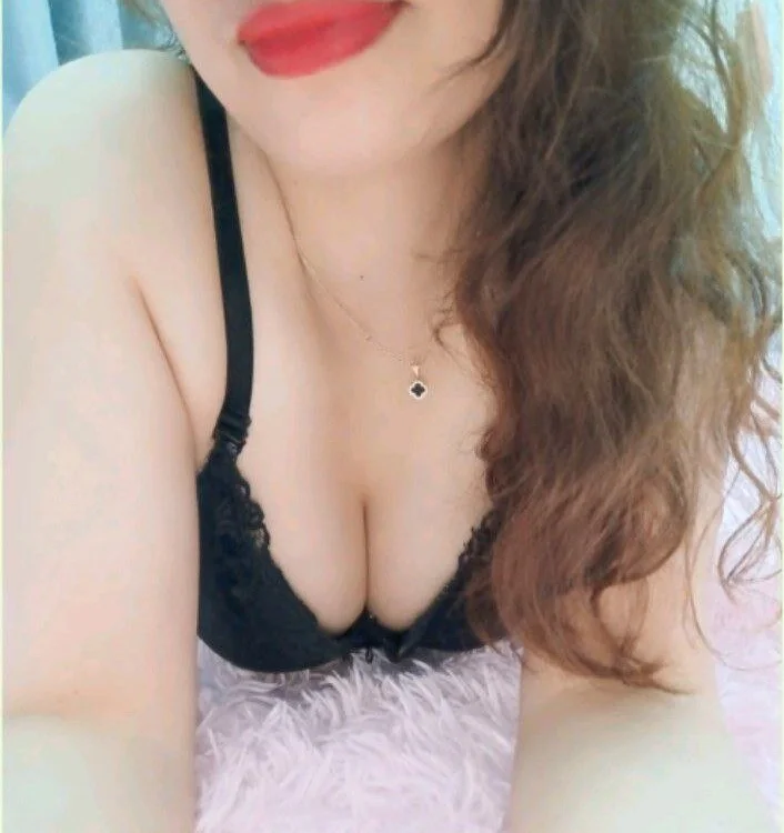 Aly_8386 Chat XXX Ngoại tuyến