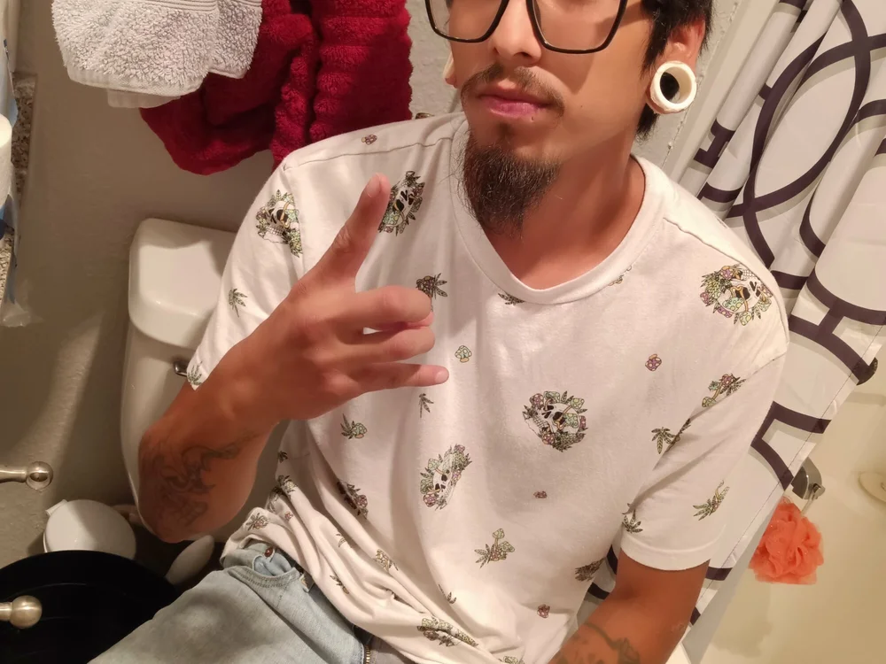 tittygirr209's Offline XXX Chat