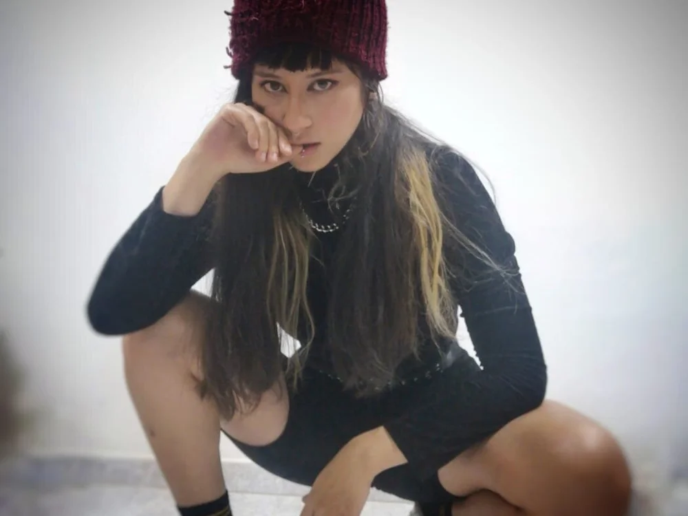 Carla333's Offline Chat Room