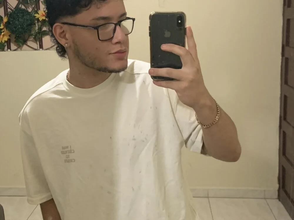 FerneyQM22's Offline XXX Chat