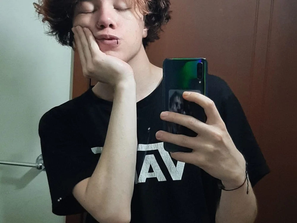 XYVERIA_'s Offline Chat Room