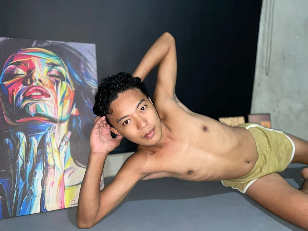 Offline chatovací místnost UrBigFatAsianCock