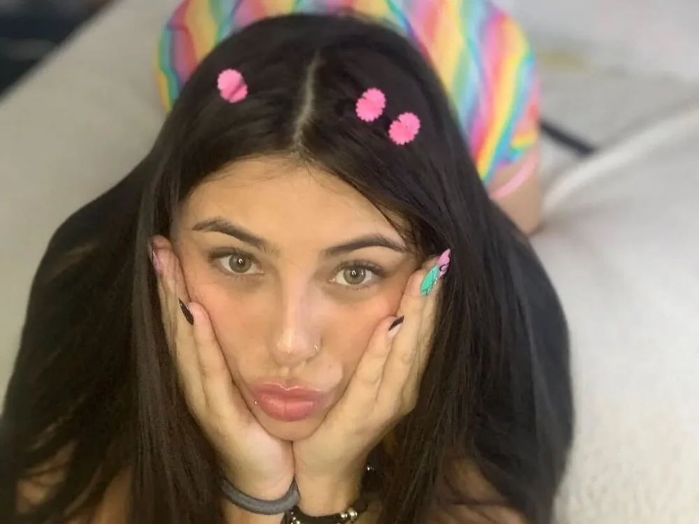 Sucibigboobs25's Offline XXX Chat