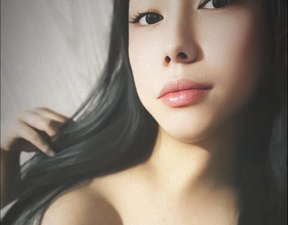 Emerald_DeLuxe Chat XXX Ngoại tuyến