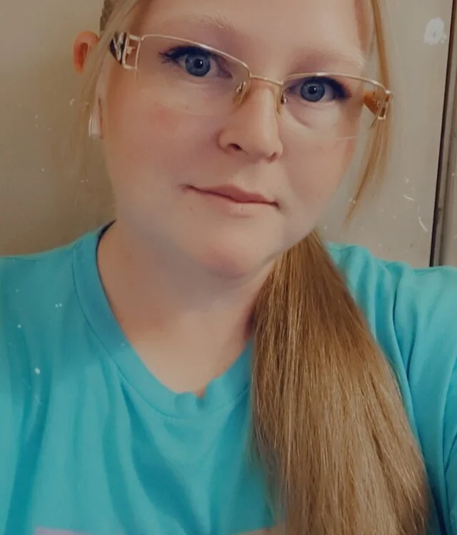 Miss_Sock_Trampler's Offline Chat Room