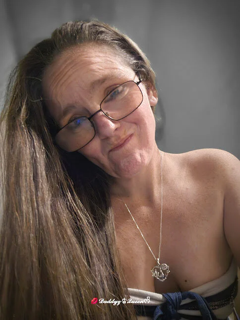 DaddyzFuckToy's Offline Chat Room