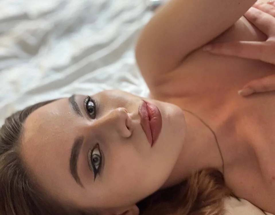 exposed_lizzy Adlı Modelin Çevrimdışı XXX Sohbeti