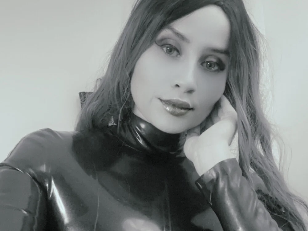 mylatexpleasure's Offline XXX Chat