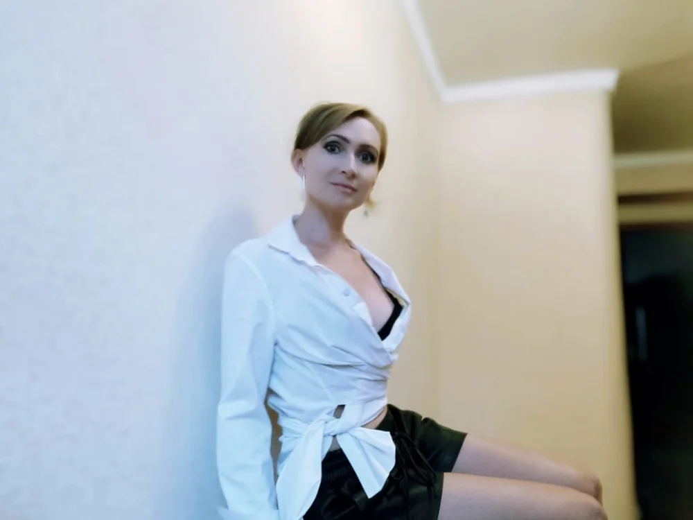 KattieMilf's Offline Chat Room