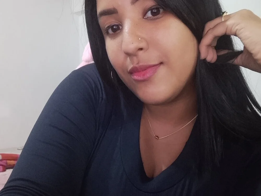 Caroline_queen23 Chat XXX Ngoại tuyến