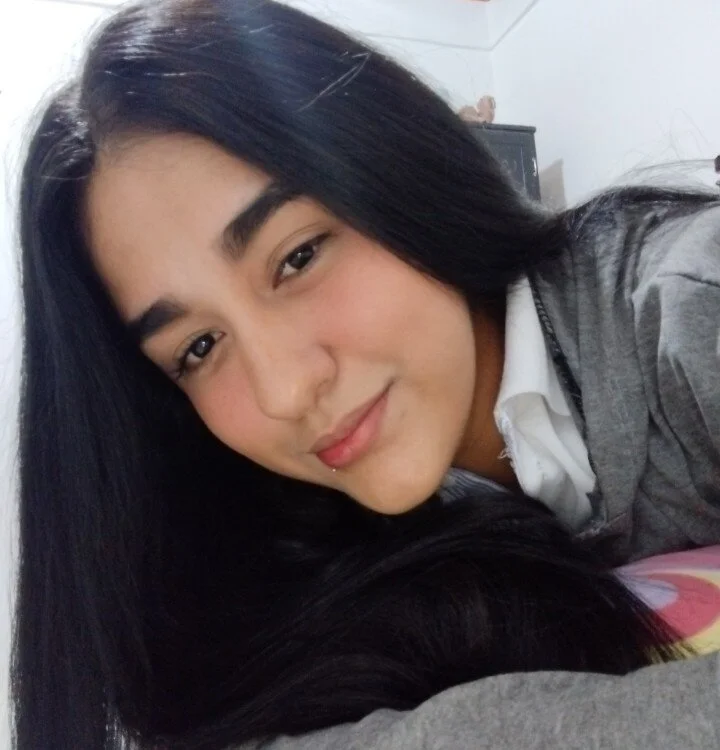 anni__queen's Offline Chat Room
