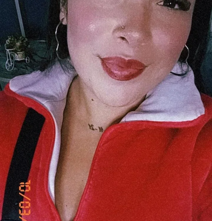 Roxy_lara's Offline Chat Room