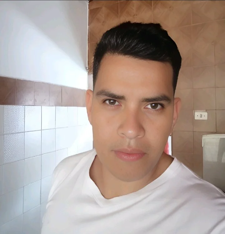 aatorrealba32's Offline Chat Room