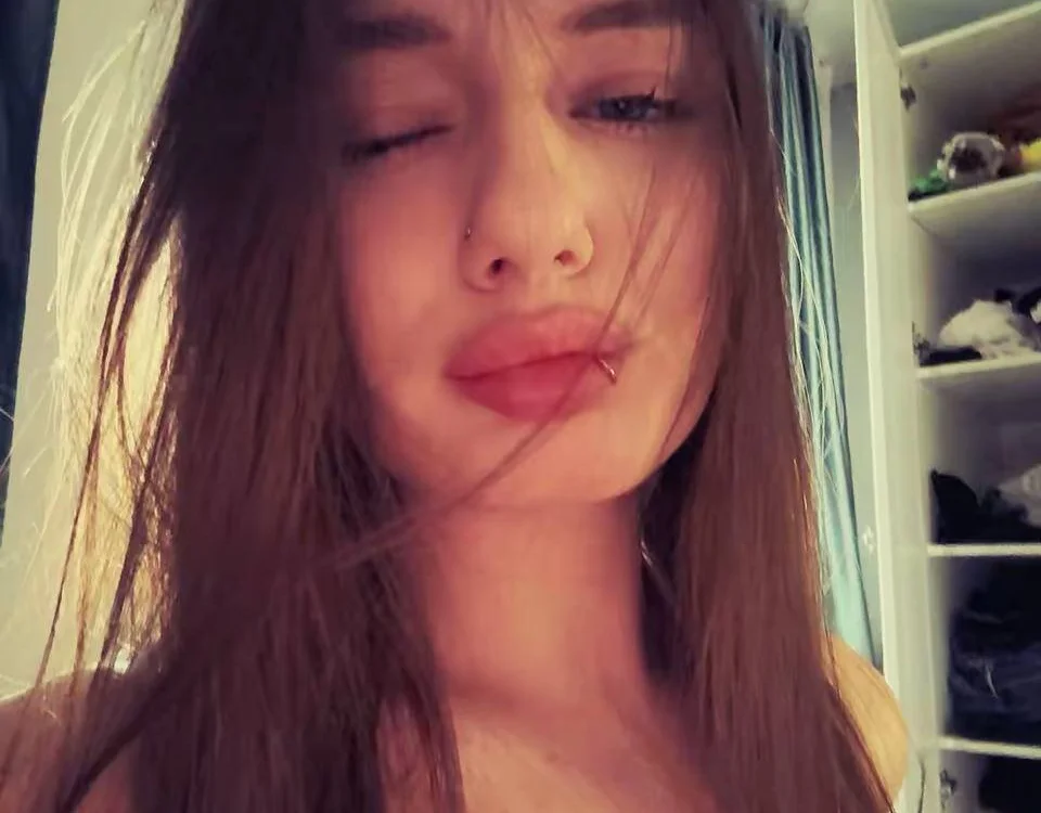 YvonneJethro Offline XXX-Chat