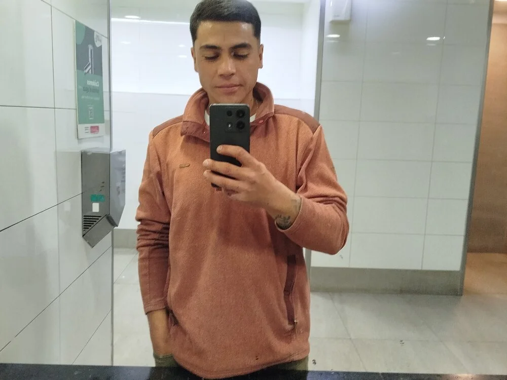 ArturzzAr1 Offline XXX Chat