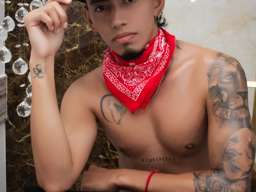 Offline XXX chat modela Alejo_strong24