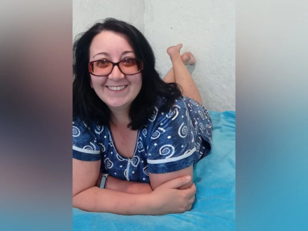 AnnaXGoldX 离线XXX聊天