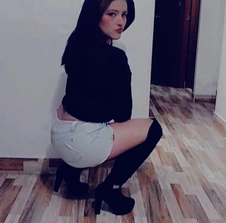 Valeria_Scoth's Offline Chat Room