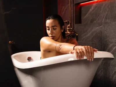 Amber_Morgan_1 - Girl 