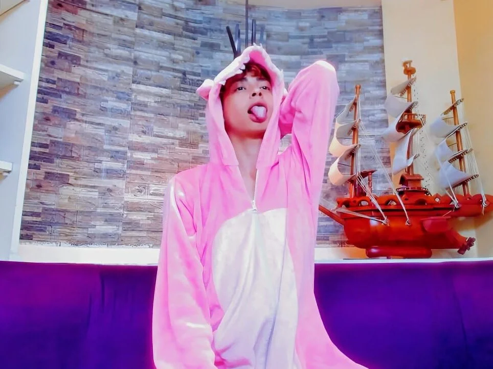 Aron_guys Offline XXX-Chat