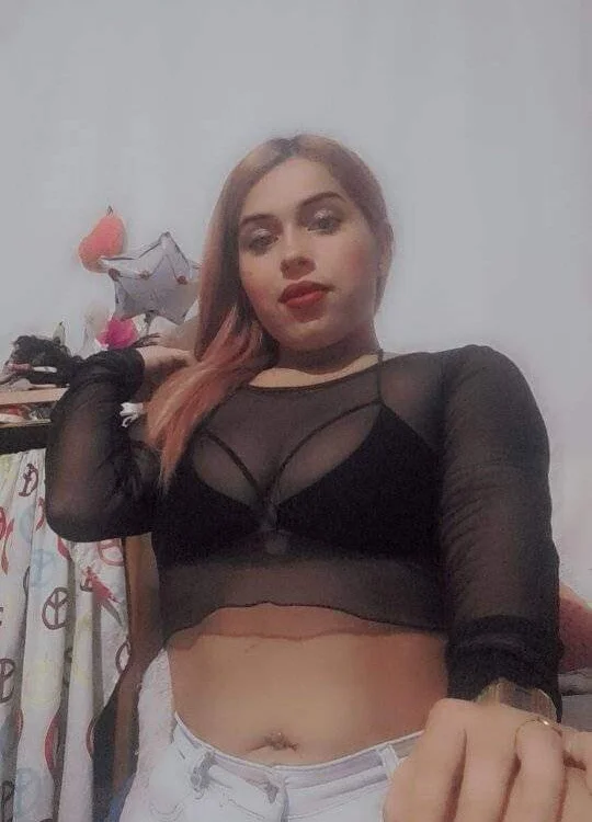 hotbellaa_'s Offline Chat Room