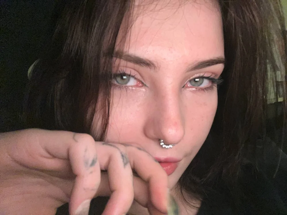 Adelinaaa___'s Offline Chat Room