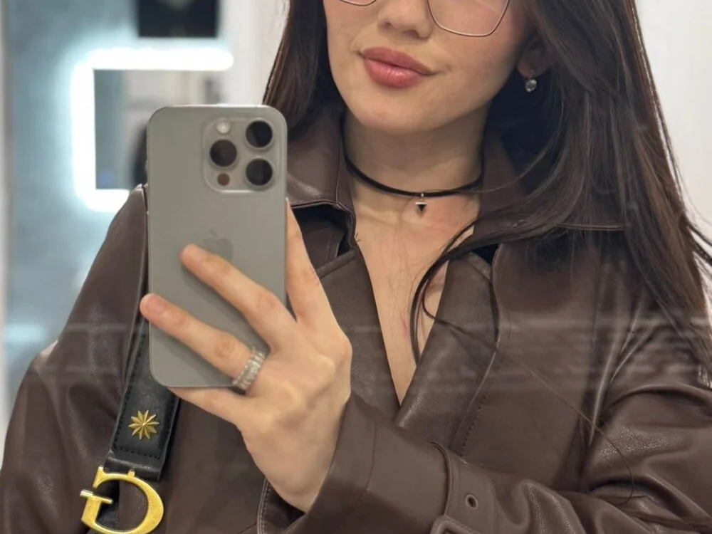 Miss_Iris69 Chat XXX Ngoại tuyến