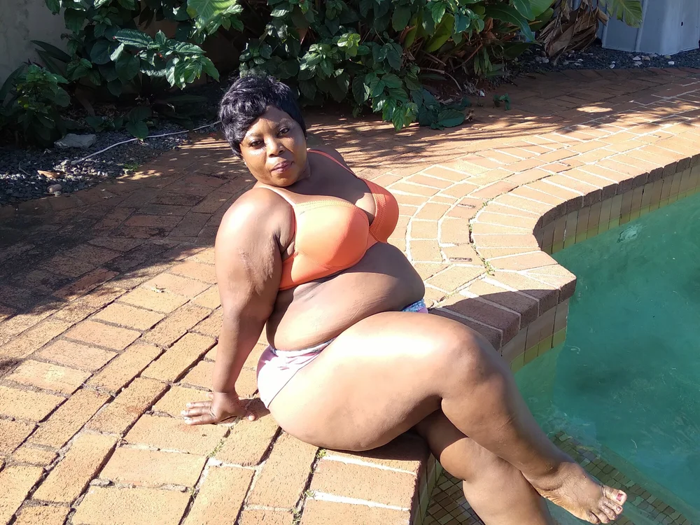 BigBootyLatoya's Offline Chat Room