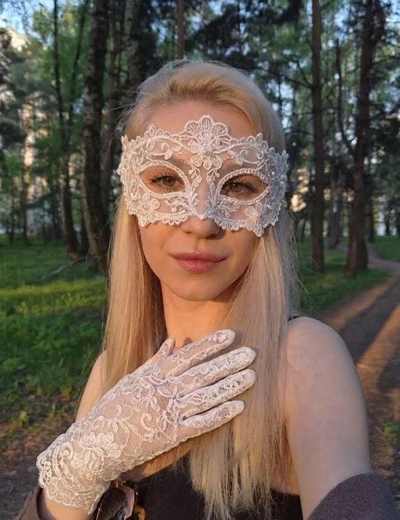LunaWhiteX: офлайн-секс-чат