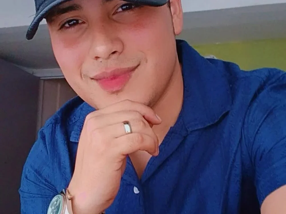 Willamor353e's Offline XXX Chat