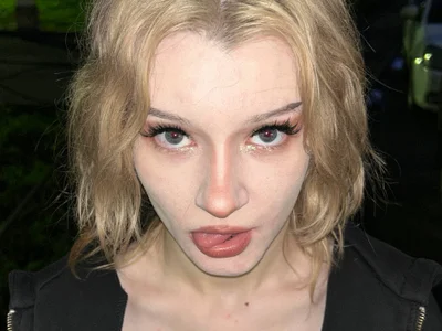 HellAlt - Girl 