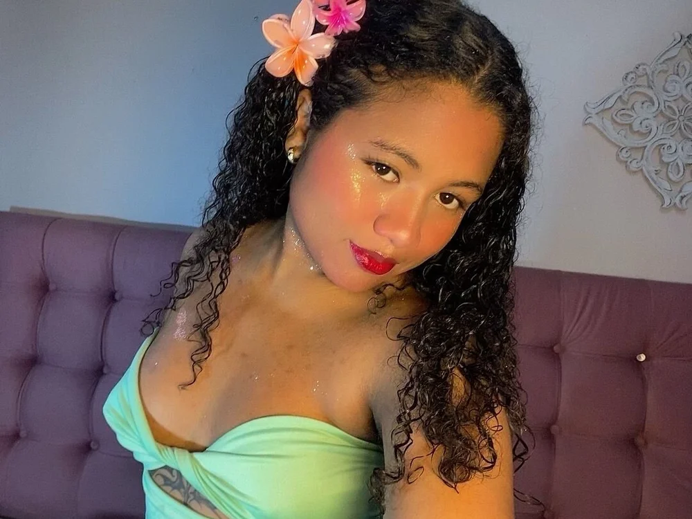 ChanelMillers_'s Offline XXX Chat