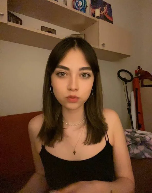 ElyseMangina Offline XXX-Chat