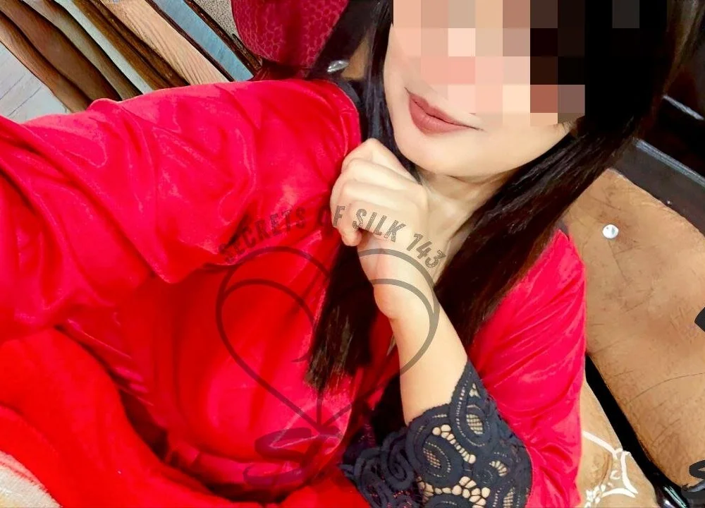 Secretsofsilk143's Offline XXX Chat