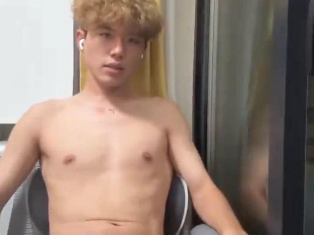 Charlie_152 Chat XXX Ngoại tuyến