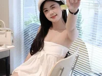 Mia_Celeste02's Offline XXX Chat