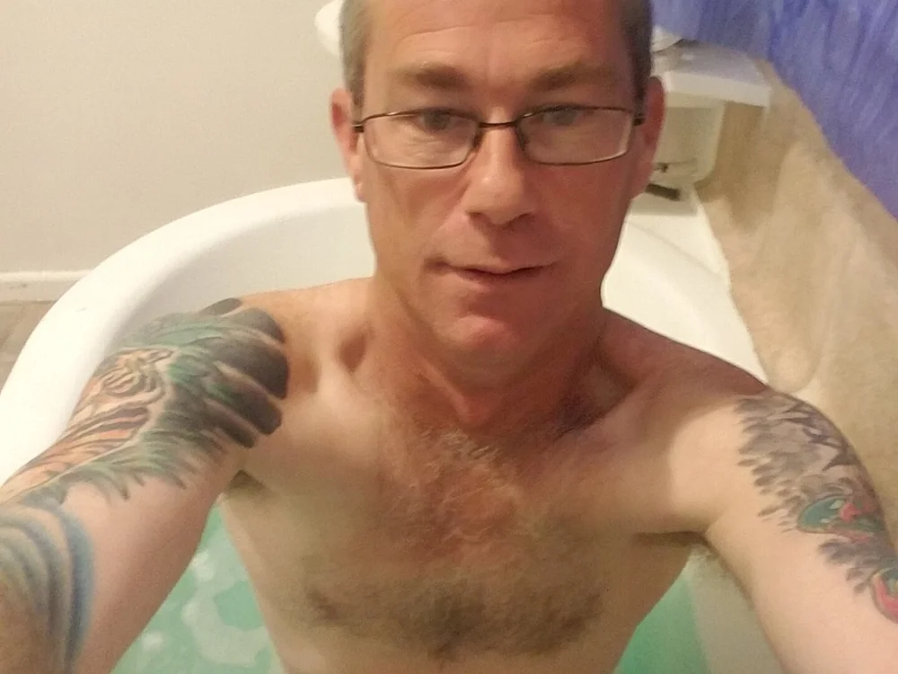 BIG_HARD_COCK_IN_NZ Offline XXX Chat