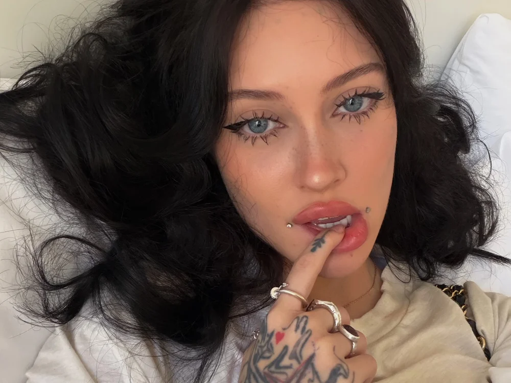 Melissa_crazy Adlı Modelin Çevrimdışı XXX Sohbeti