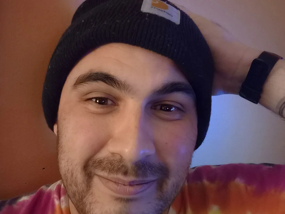 Aroundthesun's Offline Chat Room
