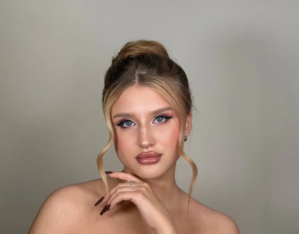 Sharon_Tatte Offline XXX Chat