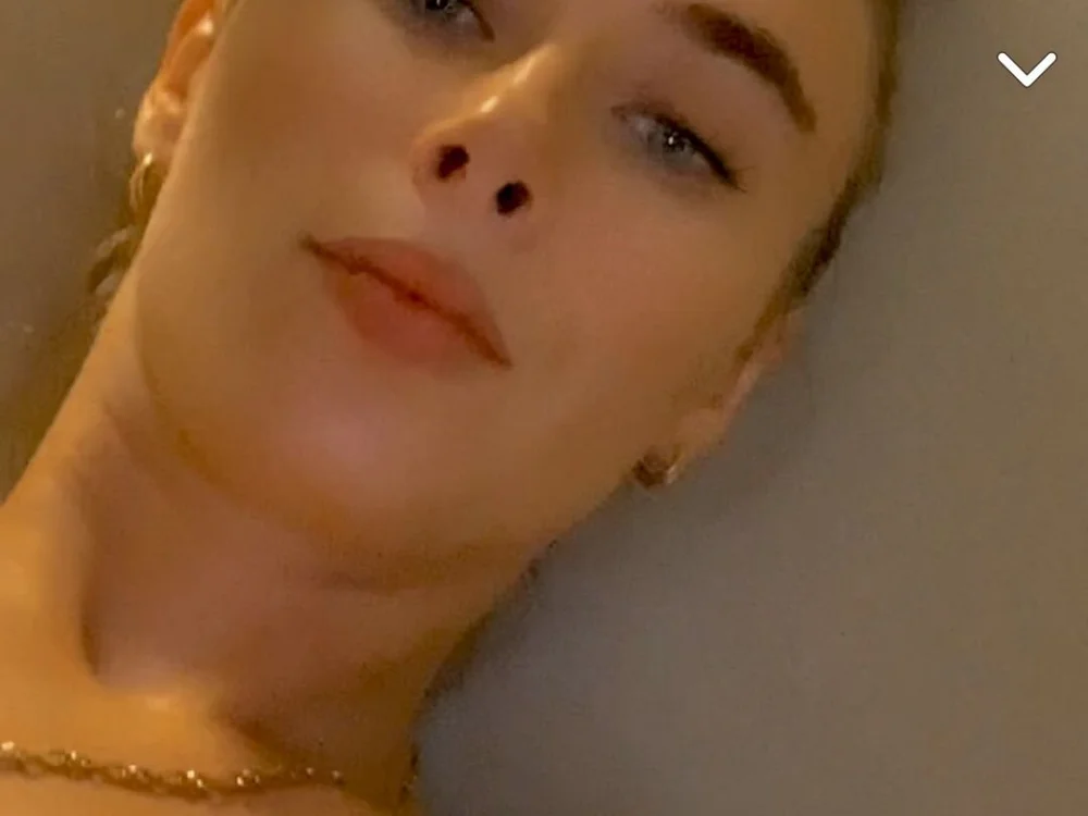 Mathilde_'s Offline Chat Room