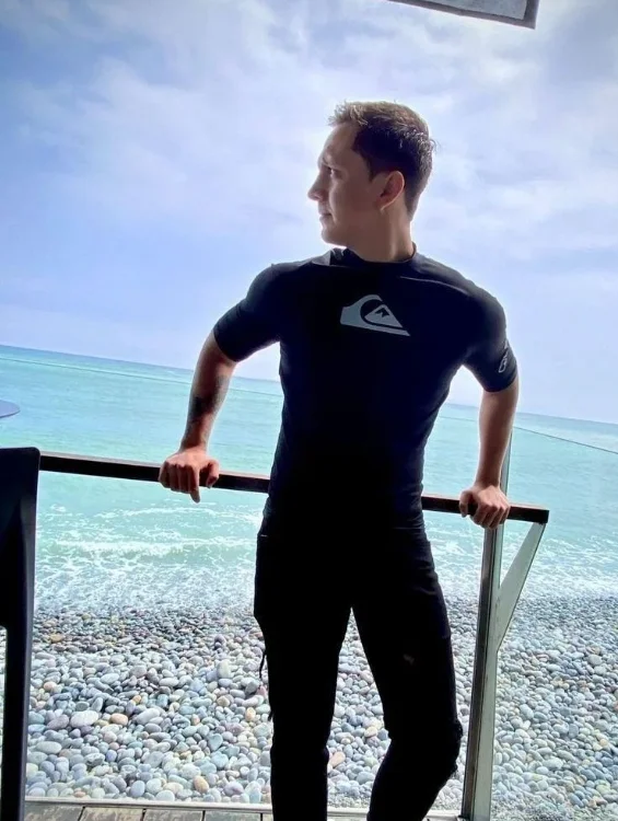 DAYGORO23's Offline Chat Room