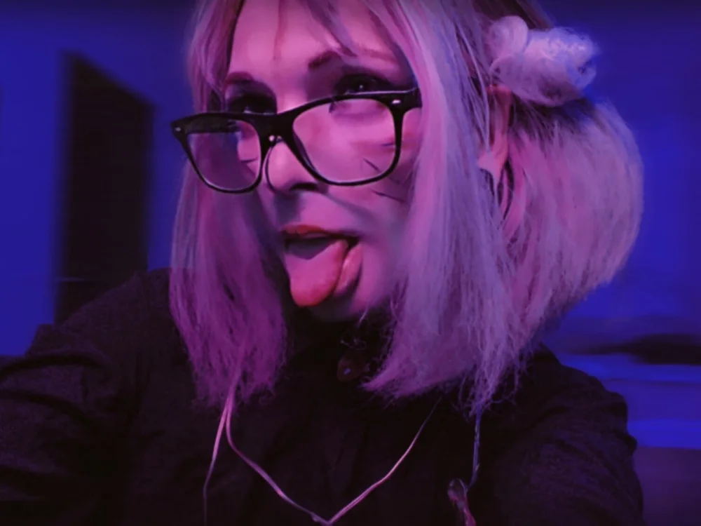 AliceInP0rnland's Offline Chat Room